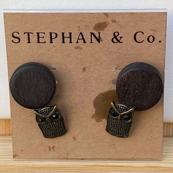 NEW NWT Nordstrom Stephan & Co Owl & Wood Circle Stud Earrings. - Picture 1 of 7